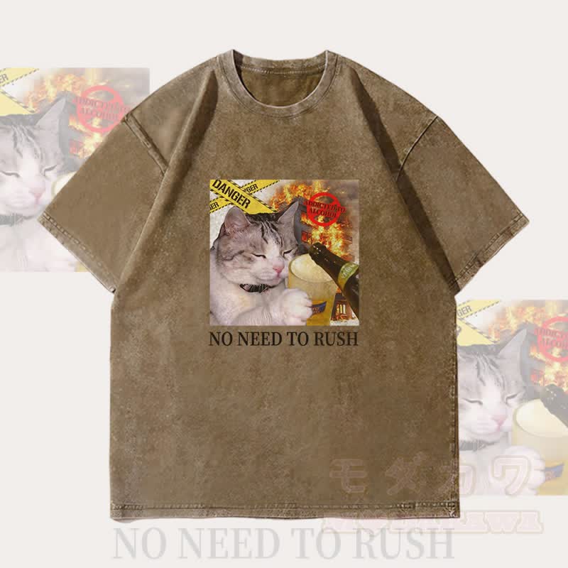 MODAKAWA NO NEED TO RUSH Trinkkatze Grafik Unisex Vintage Washed T-Shirt - Dunkelbraun - 4XL - image 1
