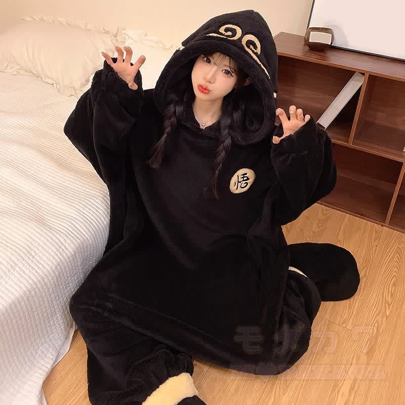 Plüsch-Kapuzen-Einteiler mit Buchstabenstickerei - image 4