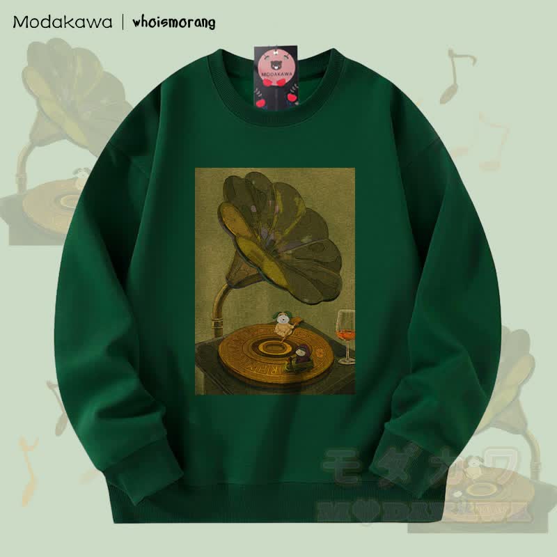 MODAKAWA X whoismorang Tier, das ein Grammophon bedient Grafik Unisex Sweatshirt - Dunkelgrün - 5XL - image 1