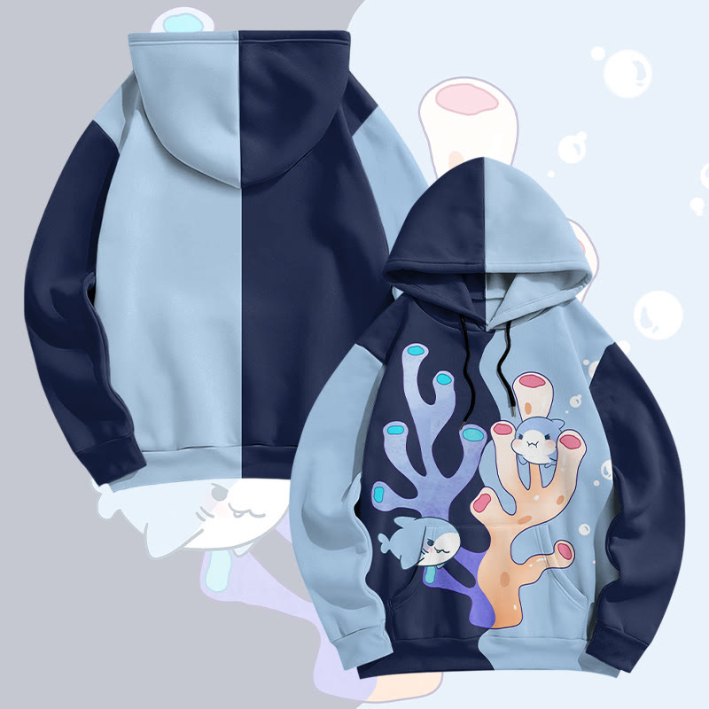 MODAKAWA Pullover-Hoodie mit Hai-Motiv, das zwischen Korallen schwimmt (Allover-Print) - Dark Blue&Blue - 8XL - image 1