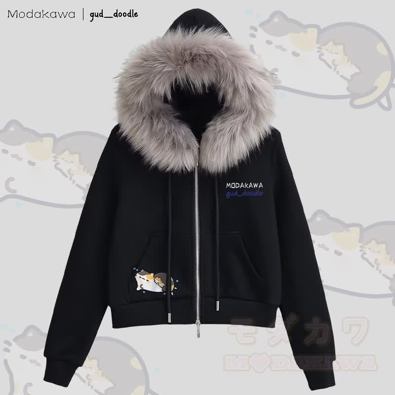 MODAKAWA x gud_doodle Kapuzenpullover mit Reißverschluss und Fleecefutter, Kunstpelzbesatz und Schlafkatzenmotiv - Schwarz - L - image 1