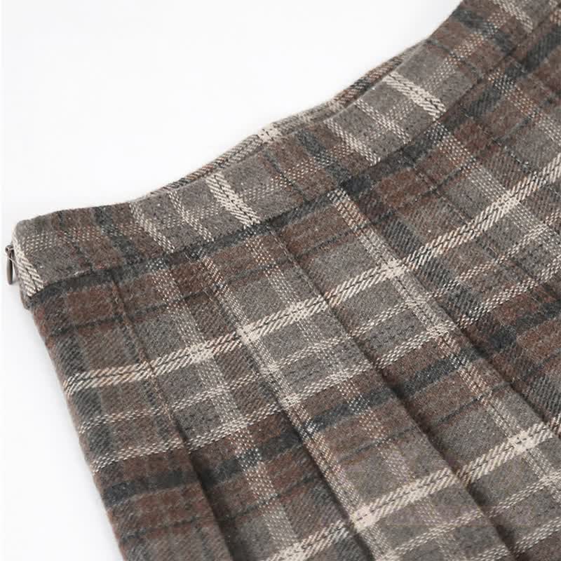 Bären-Cardigan, karierter Rock, passendes Outfit - image 4