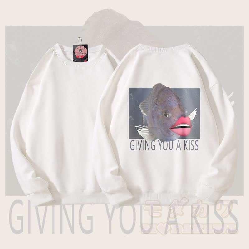 MODAKAWA GIVING YOU A KISS Goofy Fish Grafik Unisex Sweatshirt - Weiß - 5XL - image 3