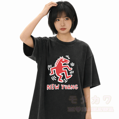 NEUES YUANG Pferde-Grafik Modakawa Unisex Vintage Washed T-Shirt - image 3