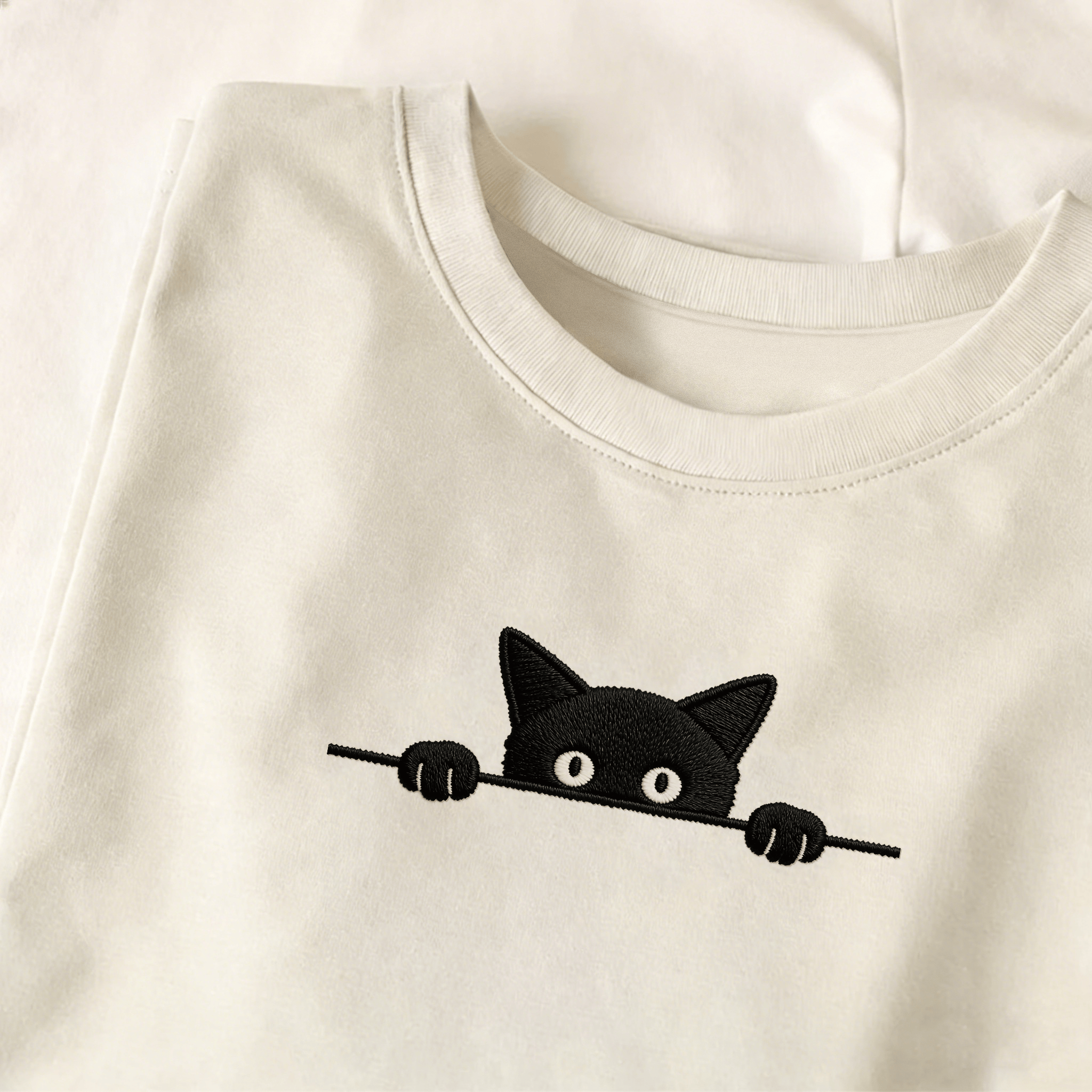 Modakawa Baumwoll-T-Shirt mit niedlicher Katzenstickerei - image 1