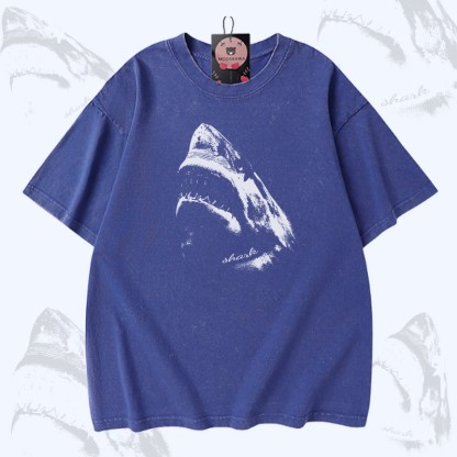Modakawa Unisex Vintage Washed T-Shirt mit offenem Maul und Hai-Motiv - Blue - 5XL - image 1