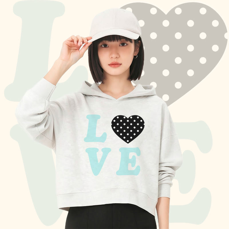 Modakawa Cropped Cotton Hoodie mit LOVE-Buchstaben und Polka-Dot-Grafik - image 1