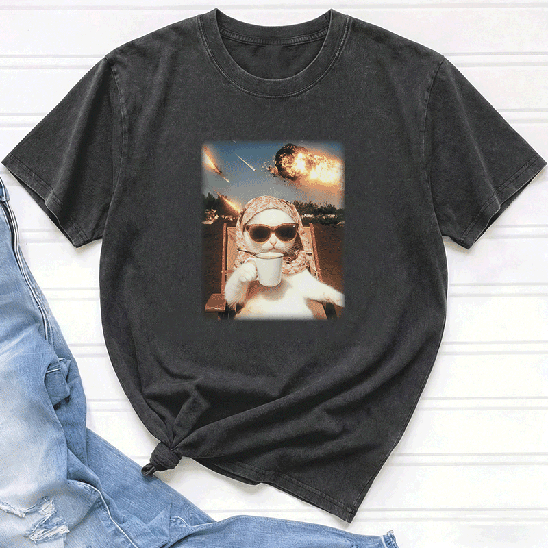 Modakawa Unisex Vintage Washed T-Shirt mit Katzenmotiv - image 1