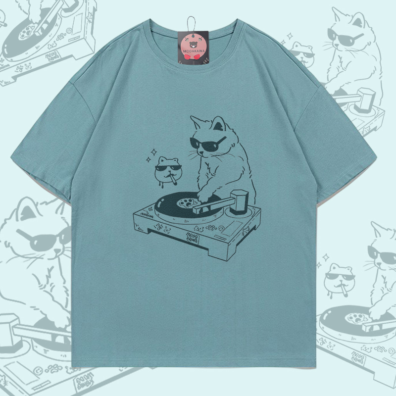 DJ Cat Graphic Modakawa 100% Baumwoll-T-Shirt - Mineral Green - 5XL - image 2