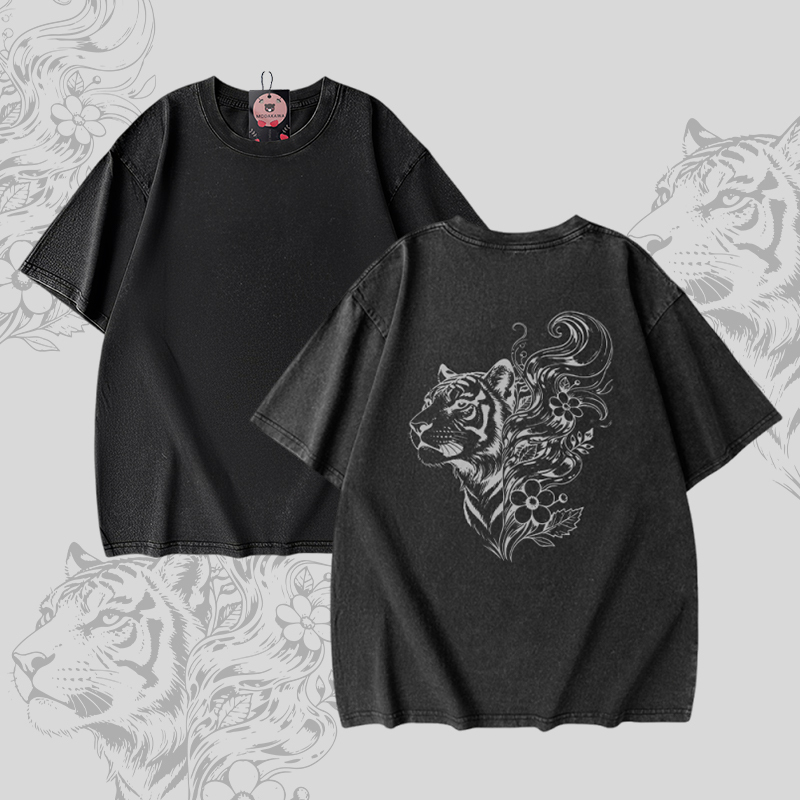 Modakawa Unisex Vintage Washed T-Shirt mit Tigerblumenmuster - Black - 5XL - image 1