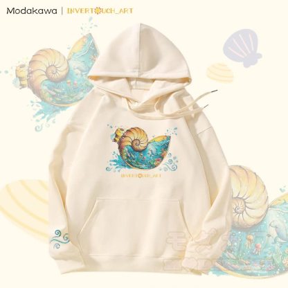 MODAKAWA X INVERTOUCH_ART Fleecegefütterter Hoodie mit Muschel- und Bienenmotiv - Aprikose - 5XL - image 2