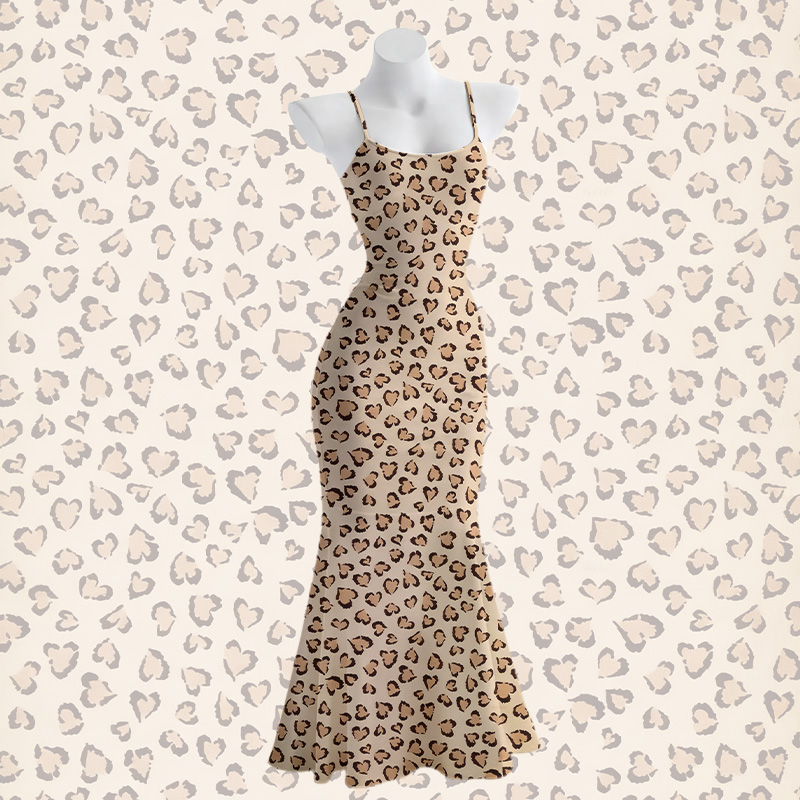 Maxikleid im Meerjungfrauenstil mit Leopardenmuster, Spaghettiträgern und Leopardenmuster - image 1