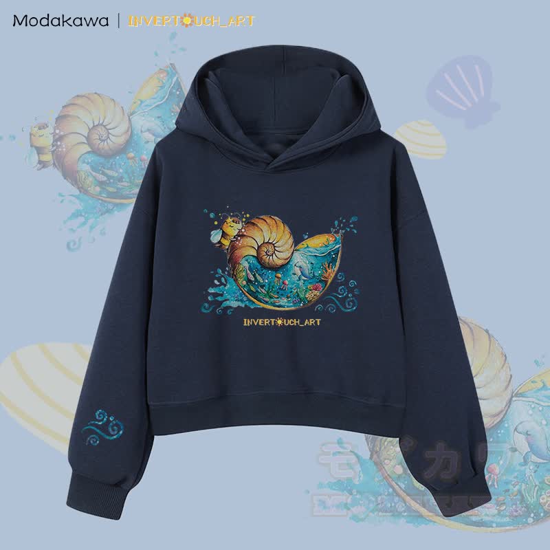 MODAKAWA X INVERTOUCH_ART Ocean Shell Bee Graphic Modakawa Cropped Cotton Hoodie - Purpurblau B - 3XL - image 2