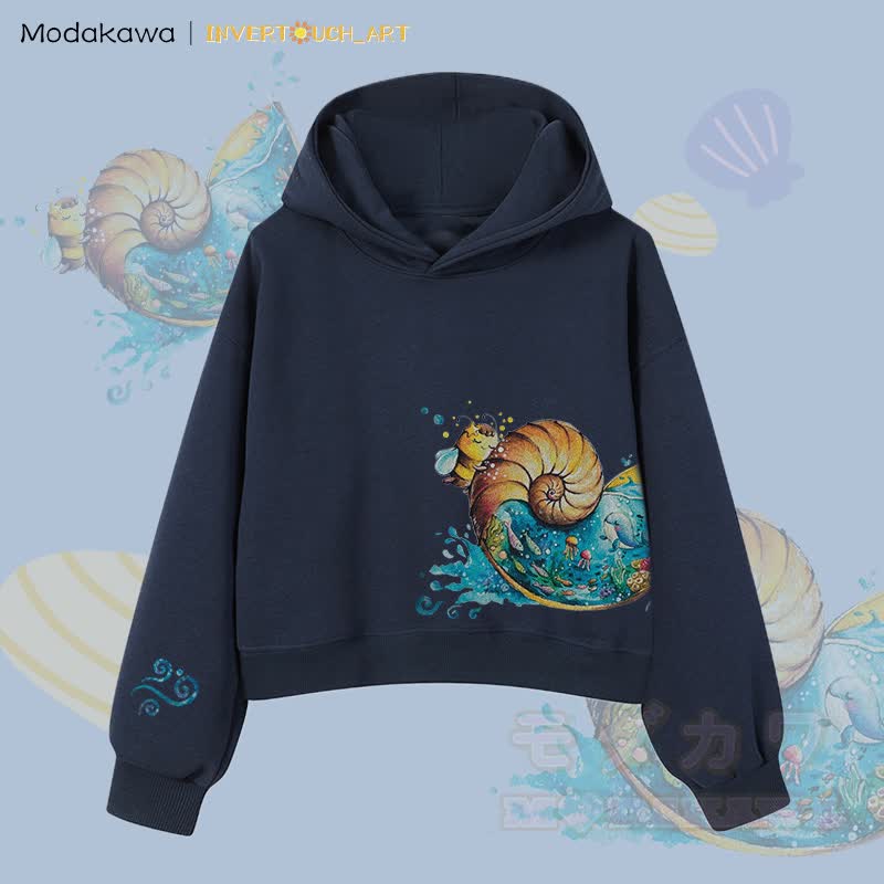 MODAKAWA X INVERTOUCH_ART Ocean Shell Bee Graphic Modakawa Cropped Cotton Hoodie - Purpurblau A - 3XL - image 1