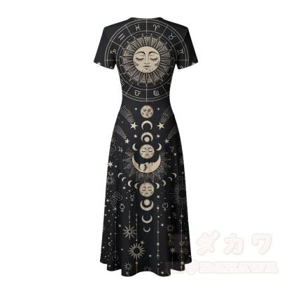 Modakawa Maxikleid mit himmlischem Sonnen- und Mond-Sternzeichen-Motiv und V-Ausschnitt - image 4