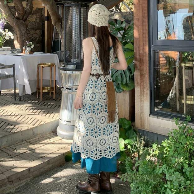 Ärmelloses Strandkleid im Boho-Stil mit Häkelspitze und V-Ausschnitt - image 4