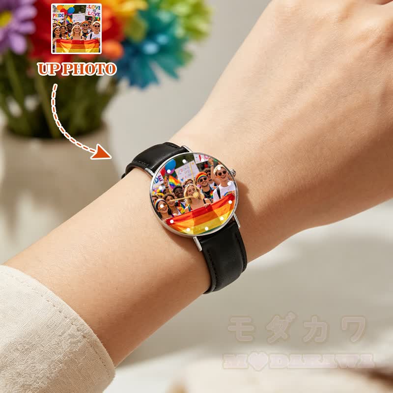 Personalisierte Damenuhr im minimalistischen Stil mit Foto, schwarzes Kunstlederarmband - image 2
