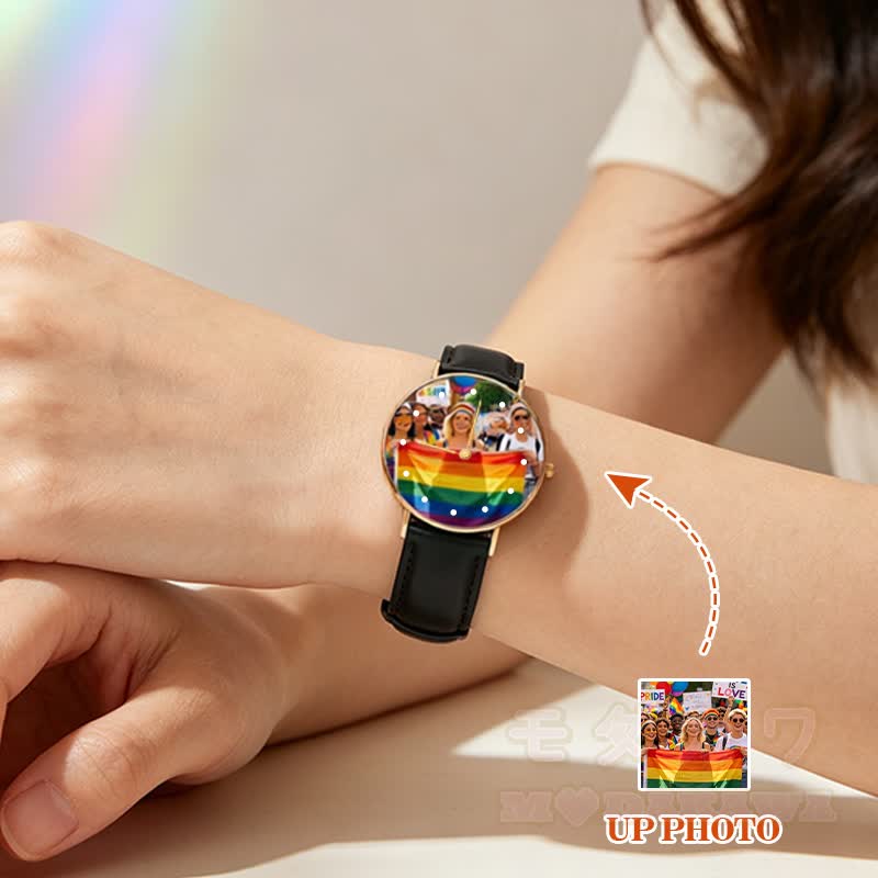 Personalisierte Damenuhr im minimalistischen Stil mit Foto, schwarzes Kunstlederarmband - image 1