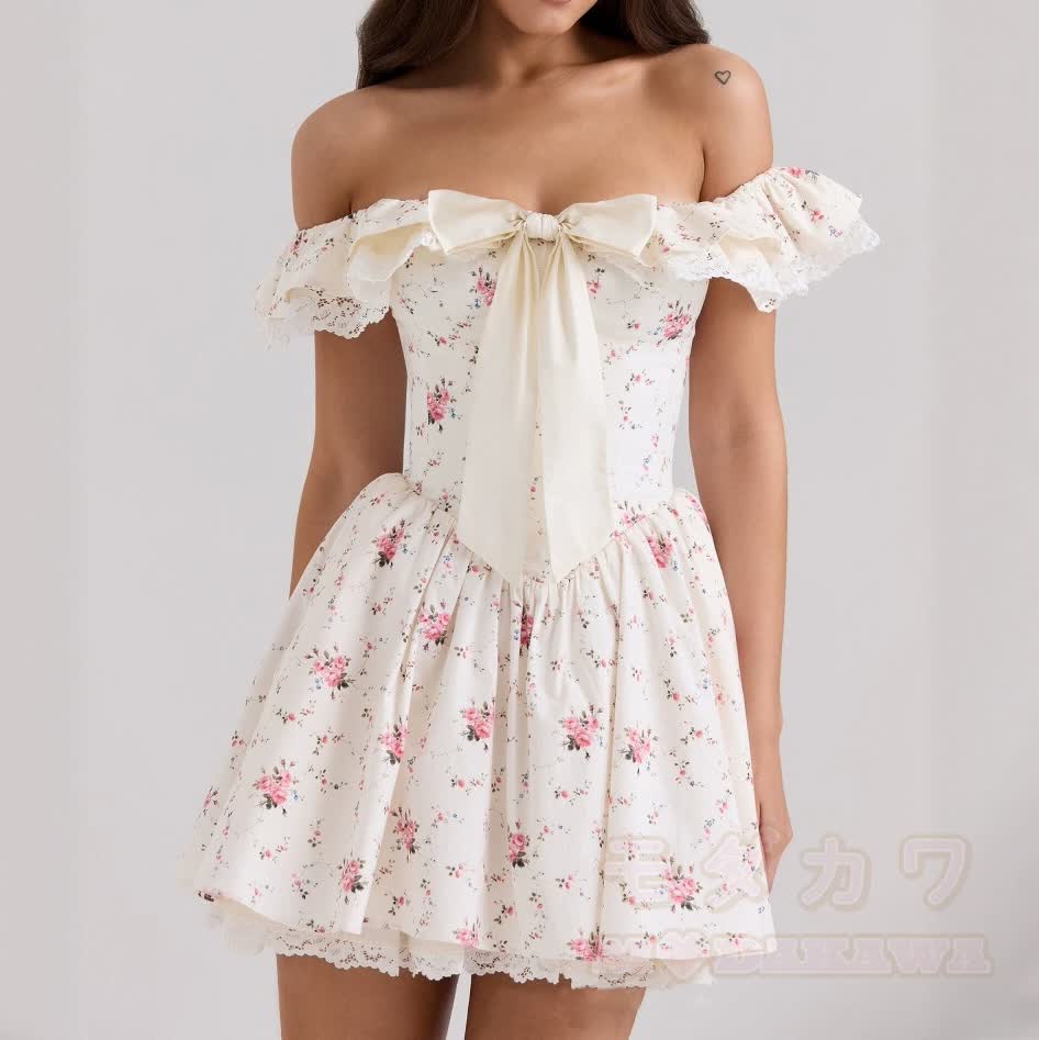 Sommerkleid im Cottagecore-Stil mit Blumenmuster, schulterfrei, Schleife, Spitze und Rüschen - image 2