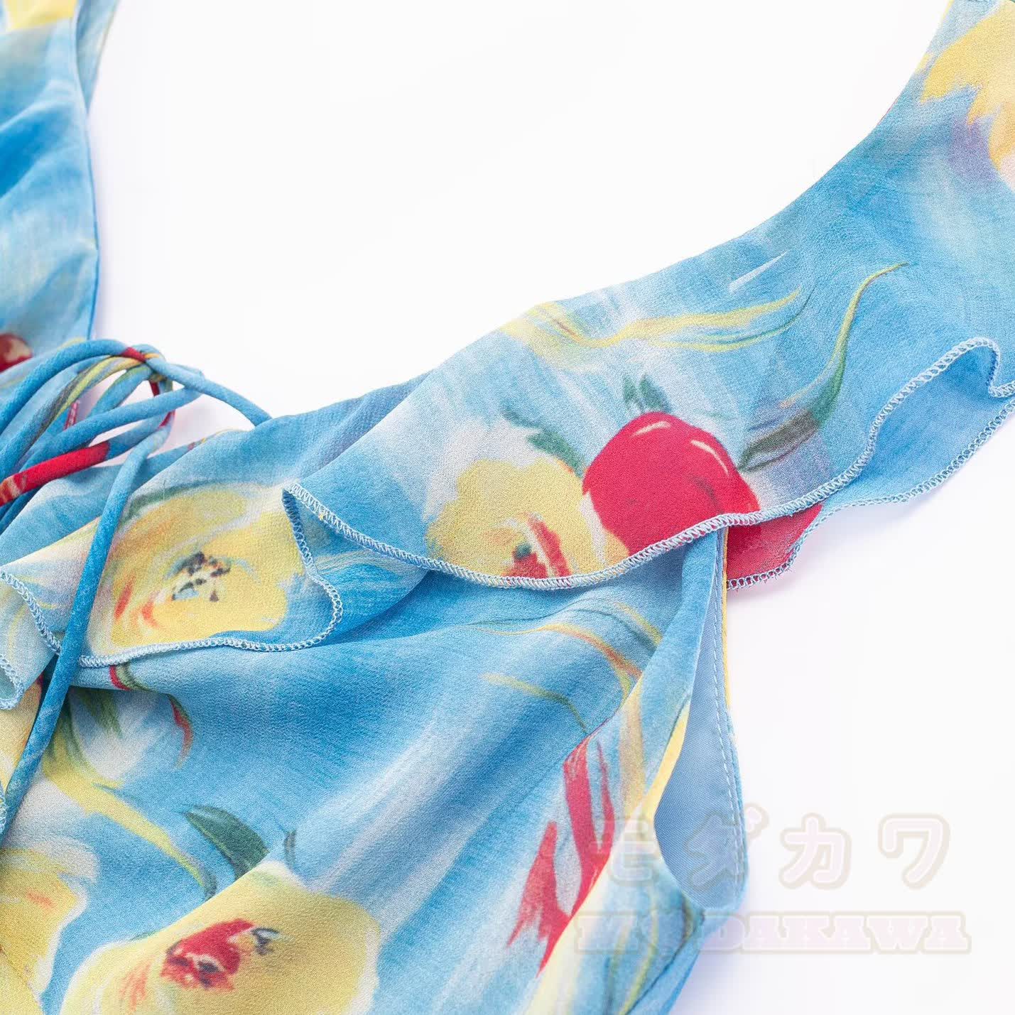 Sommerkleid für Strandurlaub mit Blumenmuster, Rüschen, V-Ausschnitt und Bindeband vorne - image 5