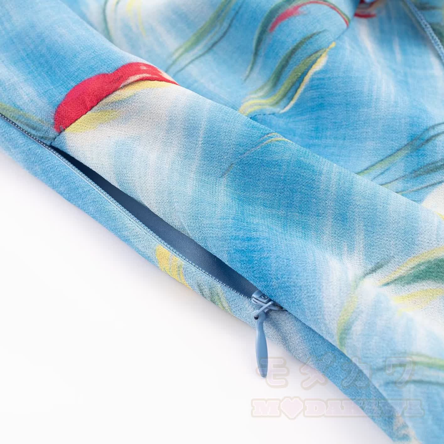 Sommerkleid für Strandurlaub mit Blumenmuster, Rüschen, V-Ausschnitt und Bindeband vorne - image 6