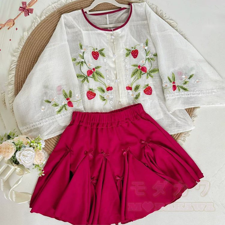 Hanfu-Set mit Erdbeerstickerei: Zweiteiliges Set aus Oberteil und Rock - image 8