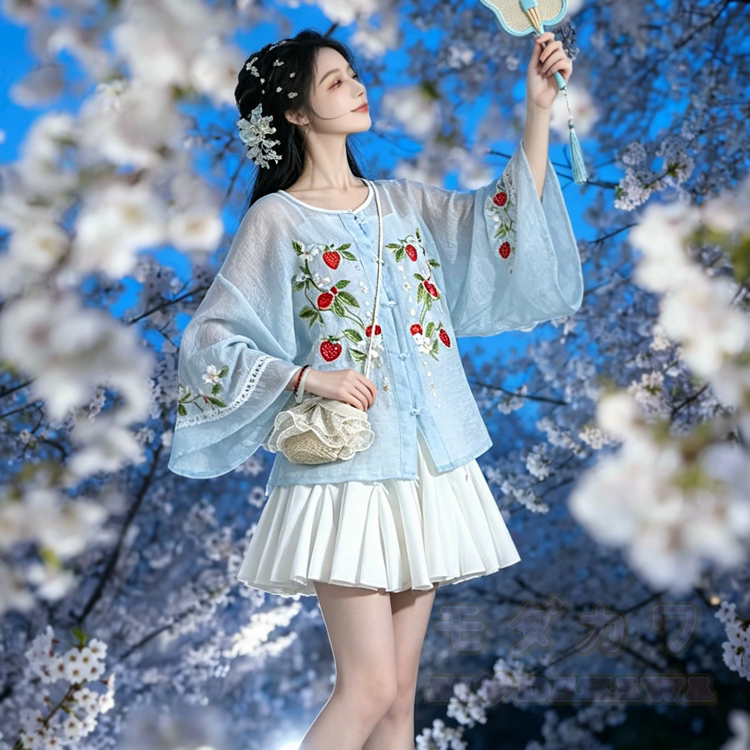 Hanfu-Set mit Erdbeerstickerei: Zweiteiliges Set aus Oberteil und Rock - image 1
