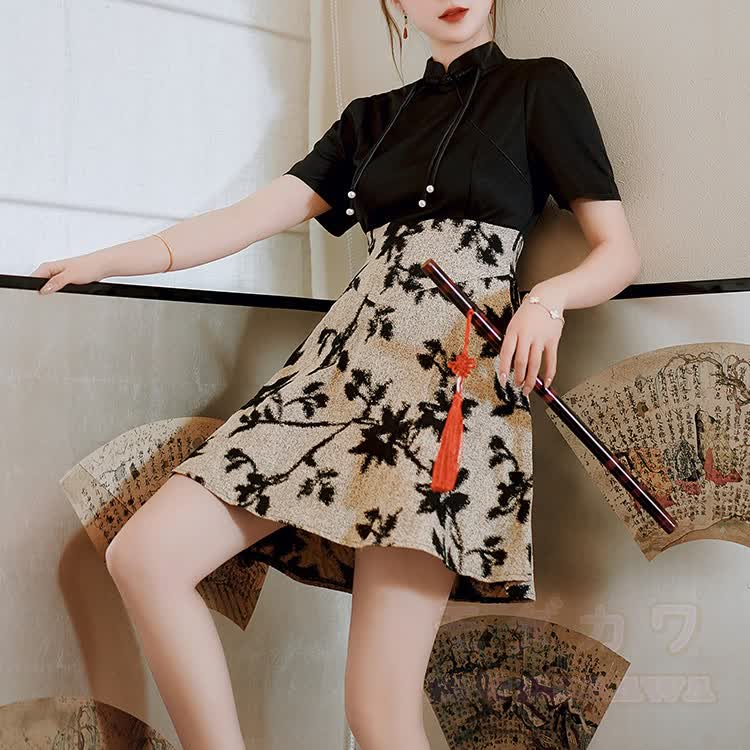 Cheongsam-Kleid im chinesischen Stil mit Mandarin-Kragen und Patchwork-Elementen - image 2
