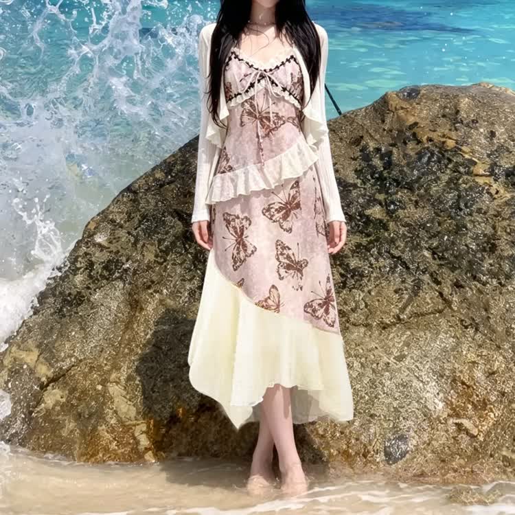 Rüschenkleid mit Schmetterlingsmuster - image 1