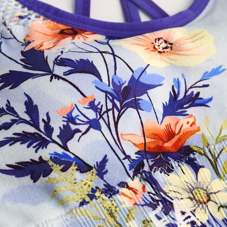 Sporttop mit Blumenmuster, gekreuztem Rückenausschnitt und passender Shorts - image 4