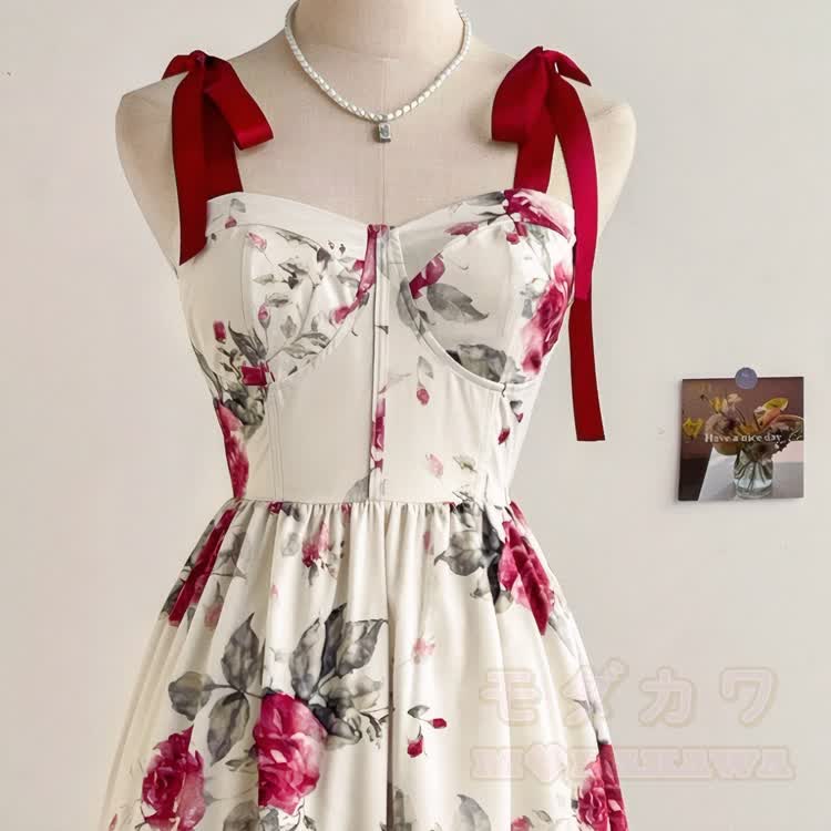 Rotes Rosen-Midikleid mit Schleife und Trägern, herzförmiger Schnitt - image 2