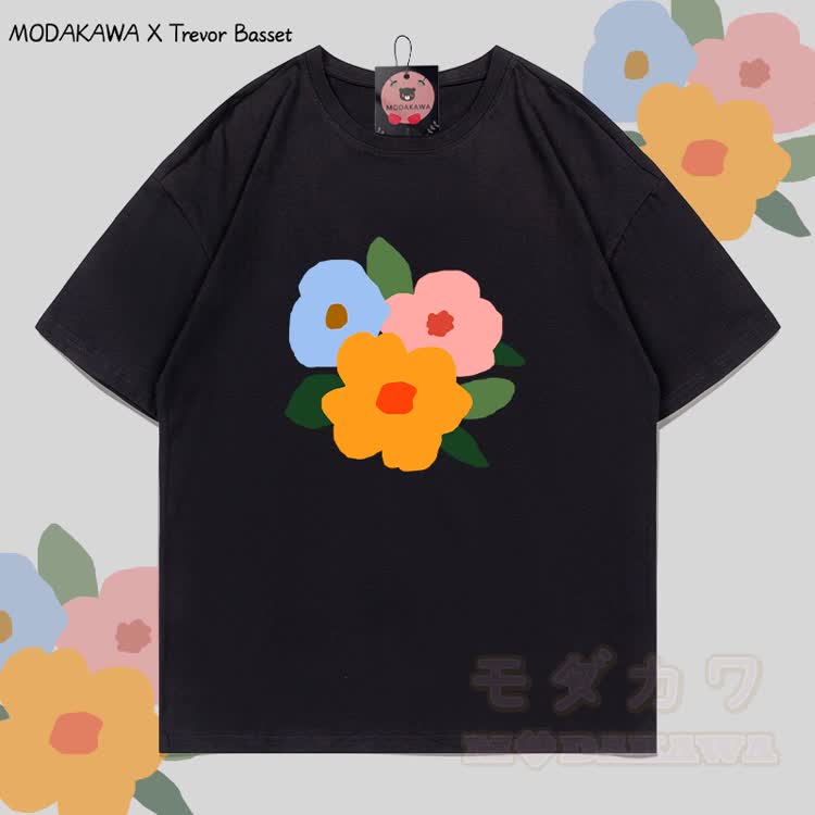 MODAKAWA X Trevor Basset Drei-Blumen-Grafik T-Shirt aus 100 % Baumwolle - Schwarz - 5XL - image 1