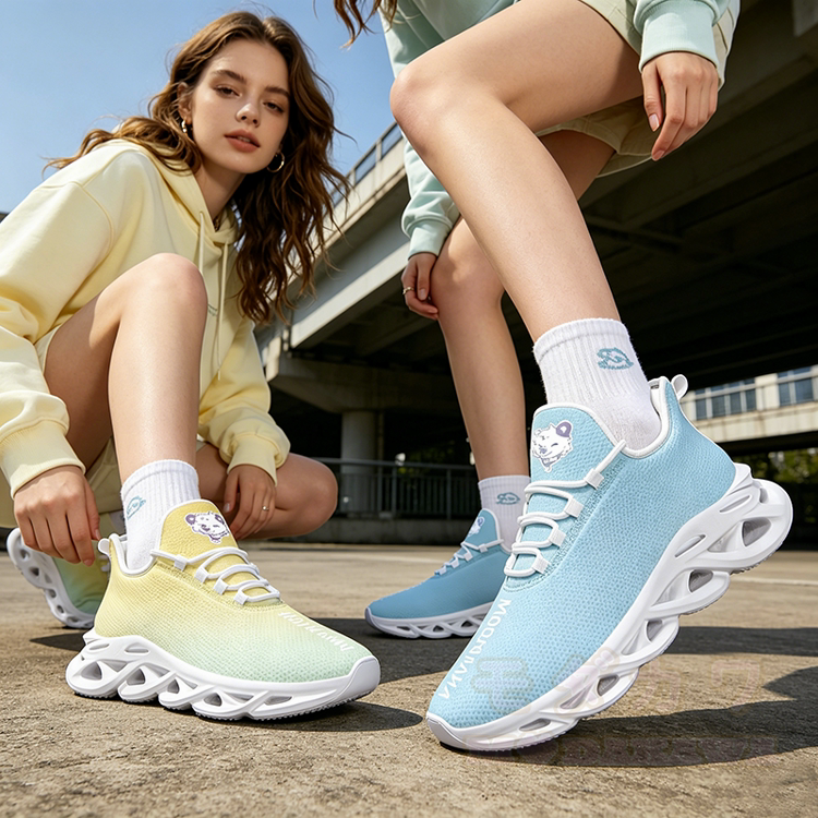 Modakawa Leichtgewicht-Laufschuhe mit Bärenmotiv und herausgestreckter Zunge - image 1