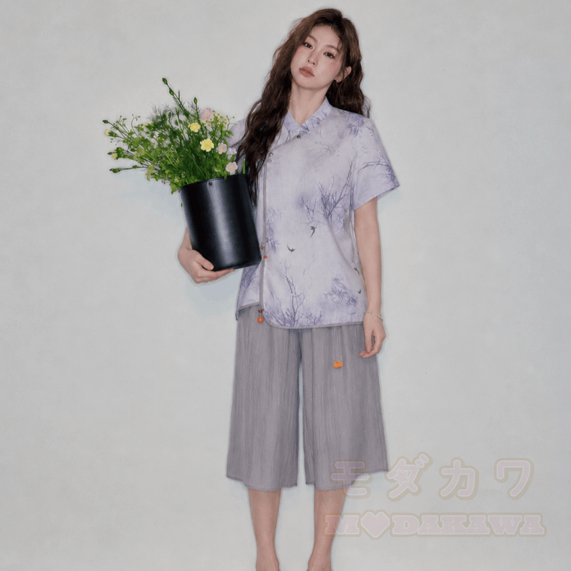 Zweiteiliges Set: Vintage-Top mit Schnalle, kurze Hose mit weitem Bein und passendes Oberteil. - image 1