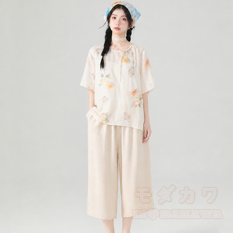Zweiteiliges Set: Vintage-Top mit Blumenmuster und Schmetterlingsschnalle, dazu eine kurze Hose mit weitem Bein. - image 1