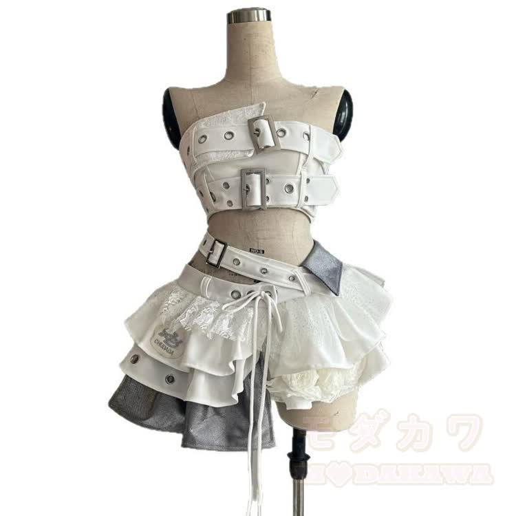 Set aus Crop-Top mit Schnallenriemen und Rüschen-Minirock - Weißes Set - XL - image 2