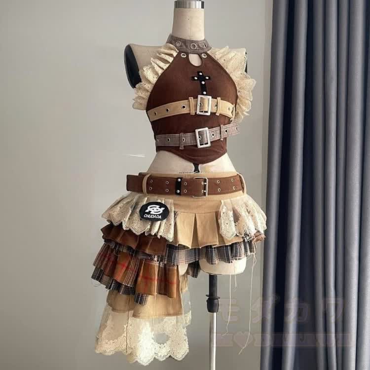 Set aus braunem Neckholder-Top mit Schnalle und kariertem Rüschen-Minirock - Braunes Set - L - image 1