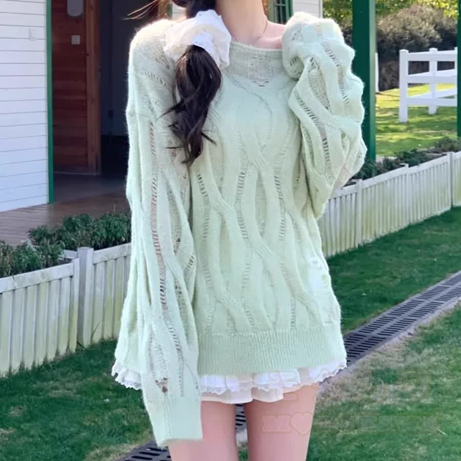 Zweiteiliges Set: Grünes, durchbrochenes Strickoberteil mit Rock im Vintage-Stil und Knopfleiste. - image 3
