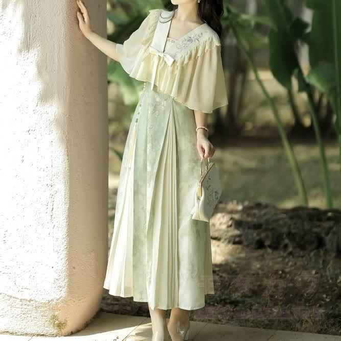 Vintage-Bluse mit bestickter Schleife und plissiertem Trägerkleid, zweiteiliges Set - image 3