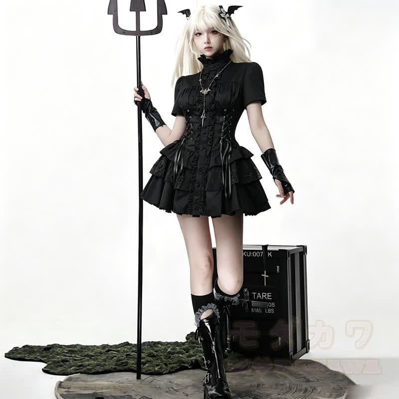Süßes, zierliches Gothic-Kleid mit hohem Kragen, Schnürung und kurzen Ärmeln - Kleid - L - image 1