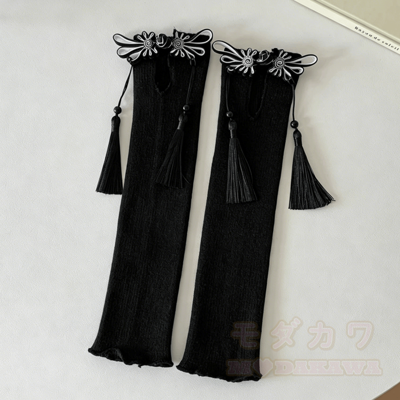 Vintage Socken mit Schnalle und Quasten im chinesischen Stil - image 7