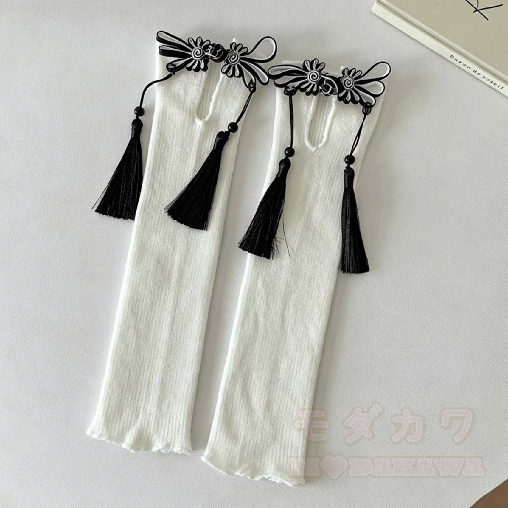 Vintage Socken mit Schnalle und Quasten im chinesischen Stil - image 8
