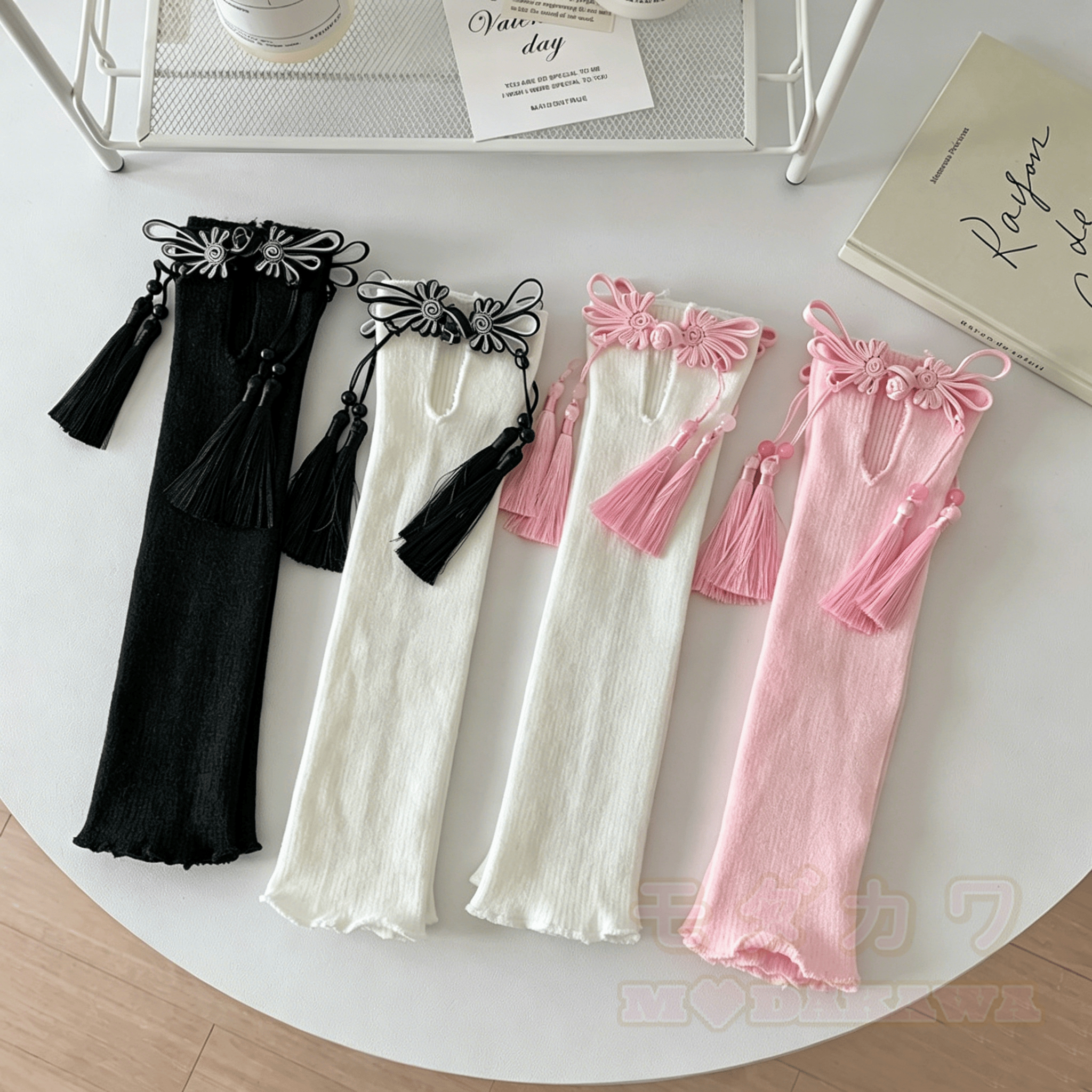 Vintage Socken mit Schnalle und Quasten im chinesischen Stil - image 6