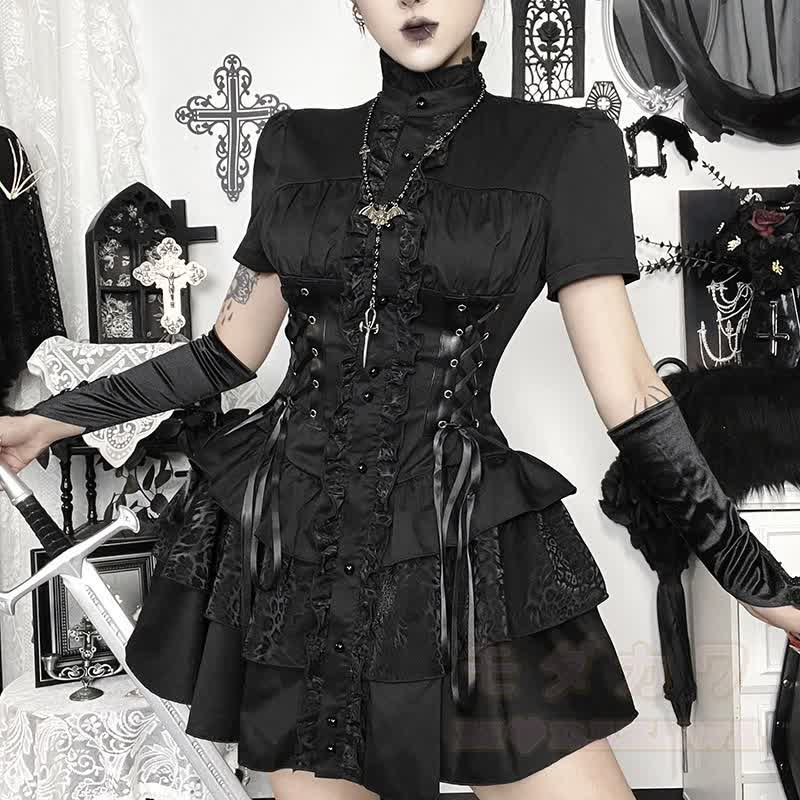 Süßes, zierliches Gothic-Kleid mit hohem Kragen, Schnürung und kurzen Ärmeln - image 2