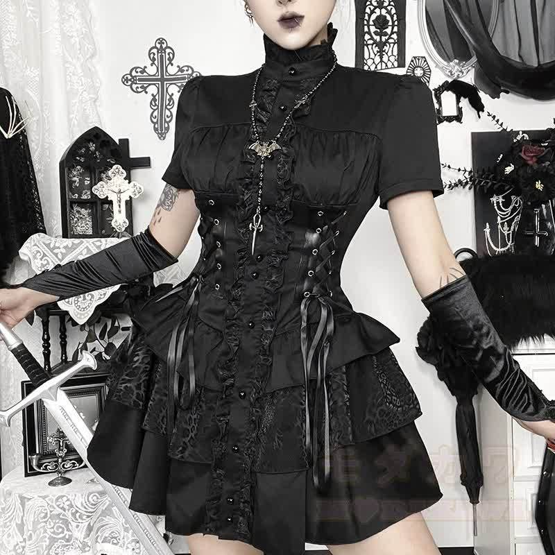 Süßes, zierliches Gothic-Kleid mit hohem Kragen, Schnürung und kurzen Ärmeln - image 2