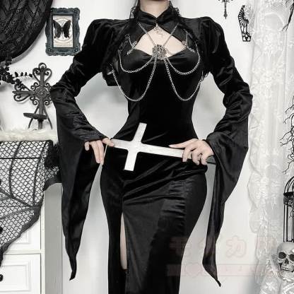 Gothic-Kleid aus dunklem Samt mit ausgestellten langen Ärmeln - image 3