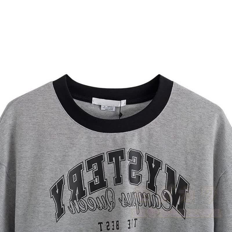 T-Shirt mit gotischem Buchstabenprint, Stufenrock mit Kettenrüschen - image 6
