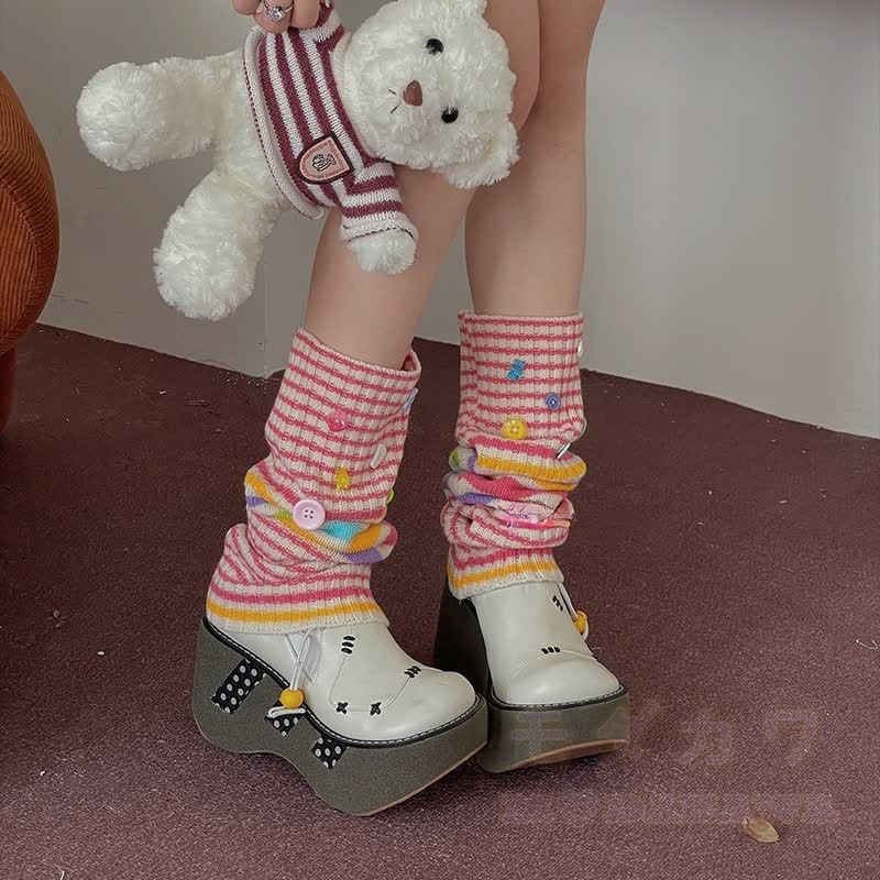 Bunte, gestreifte Stricksocken im Harajuku-Stil mit Knöpfen - image 5