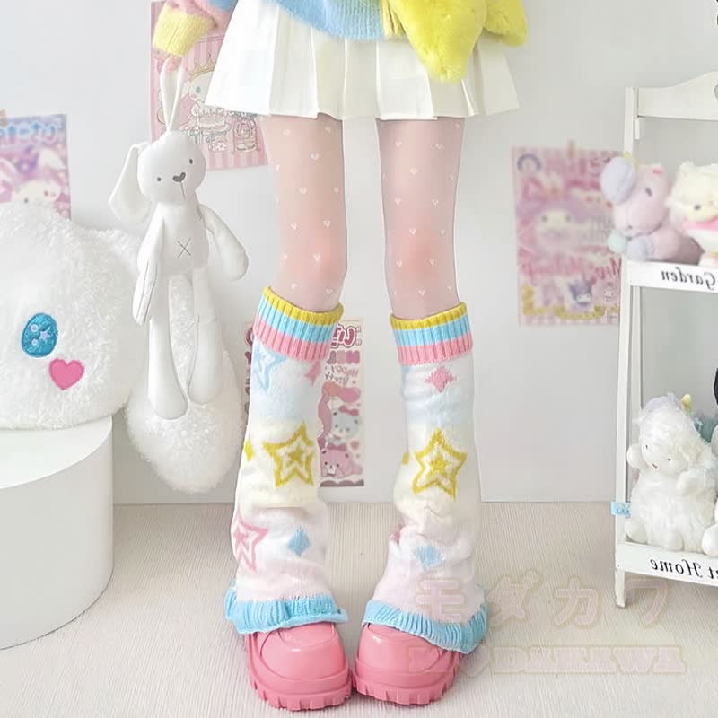 Farben , sternenbedruckte, ausgestellte Stricksocken im Y2K-Stil  - Bunte Sternensocken - One Size - image 1