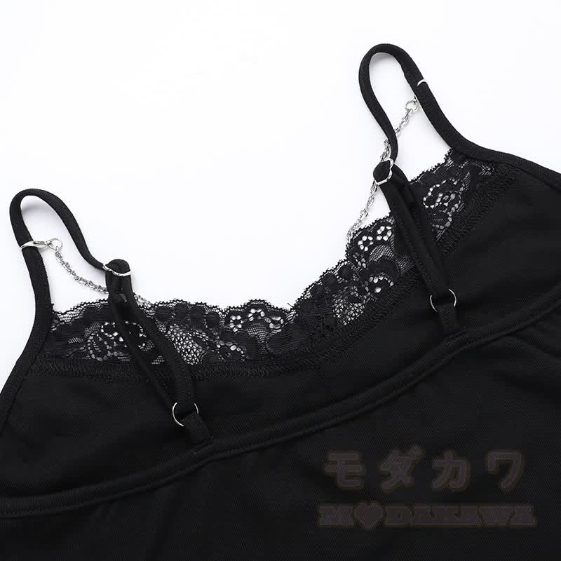 Gothic-Cami-Top mit schwarzem Fledermausprint und Kettenriemen - image 8